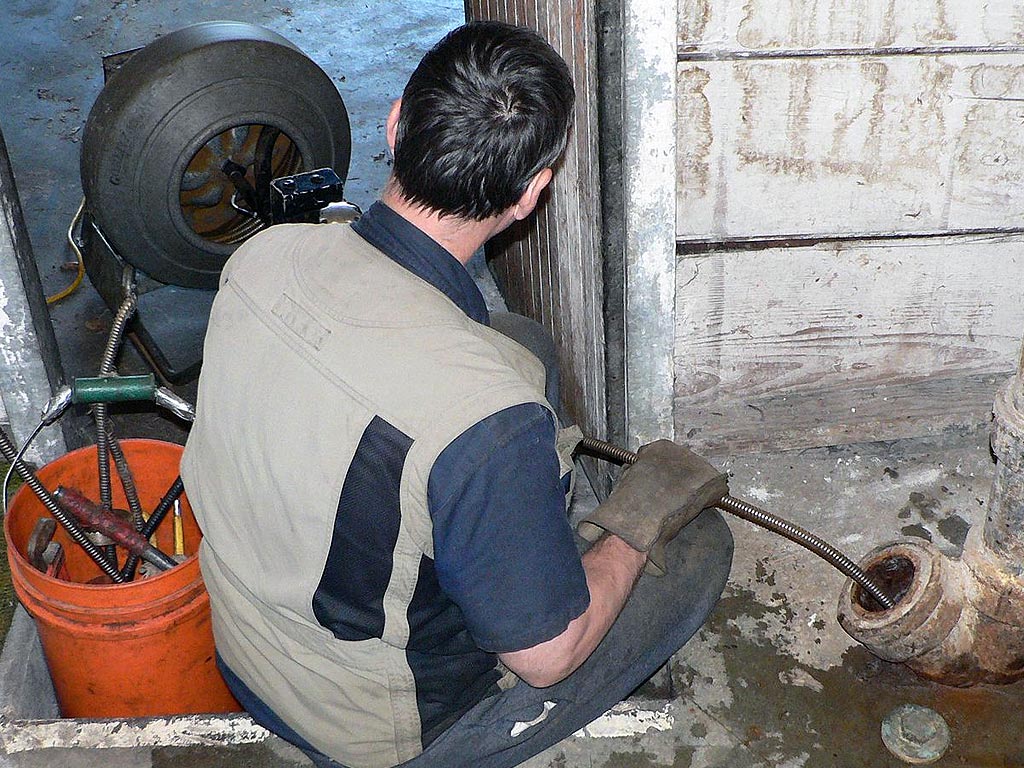 Local Resident Finds Help Muddy Sewer Line