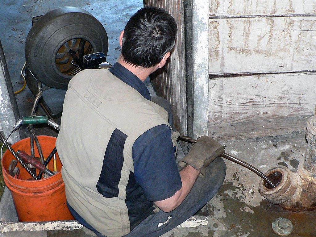 Local Resident Finds Help Muddy Sewer Line